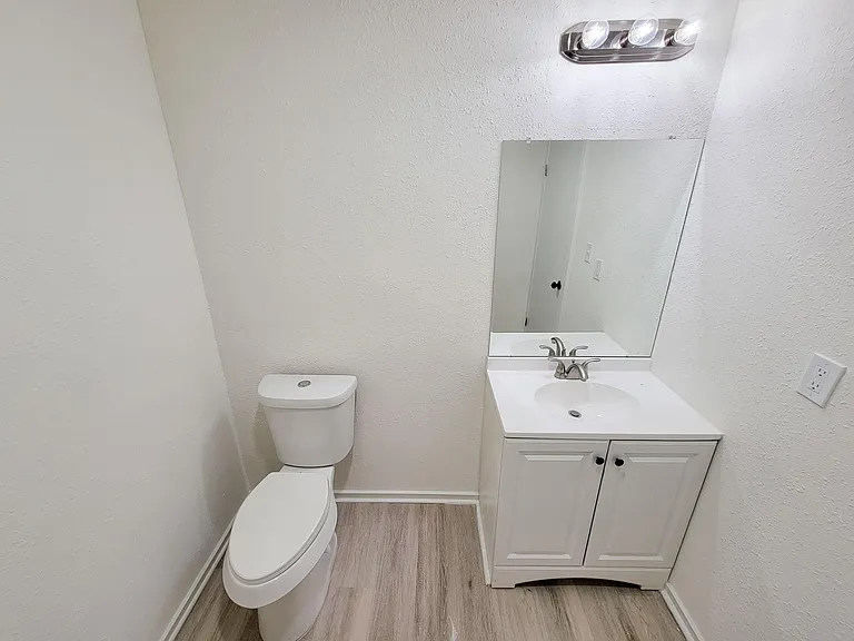 301 Cypress St — Photo 34