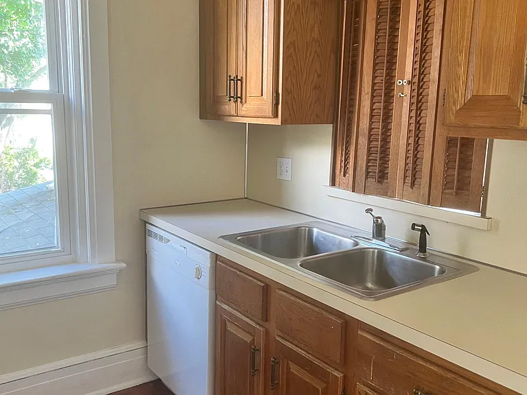 318 S Franklin St — Photo 10
