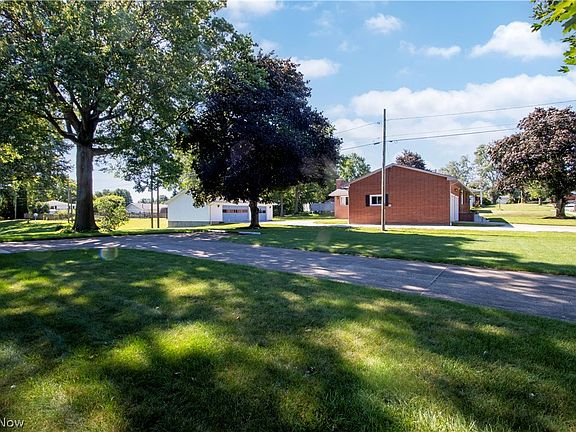 5th image of 1734 Meadow Ln #1736