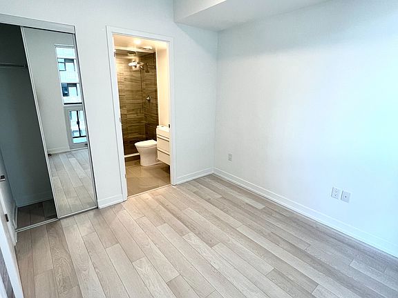 4th image of 39 Roehampton Ave E #1507