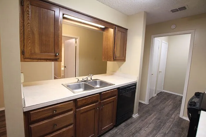 4508 Edinburgh Dr — Photo 14