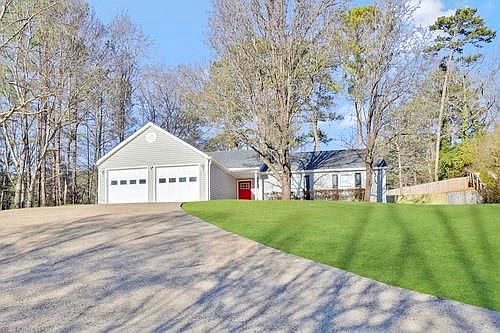 4th image of 805 Riverstone Ln