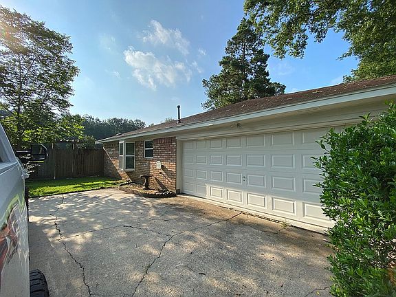 3rd image of 7730 Yellowstone Dr