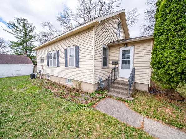 213 7th St NW, Faribault, MN 55021