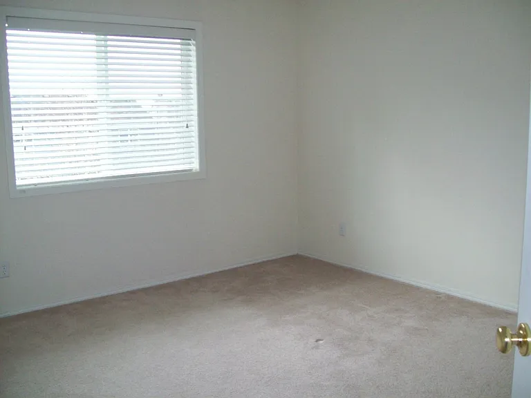 12556 NW Brimpton Ct — Photo 16