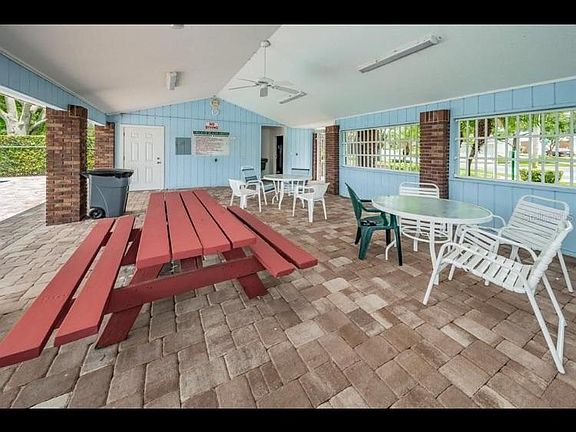 4th image of 2235 Bancroft Cir S