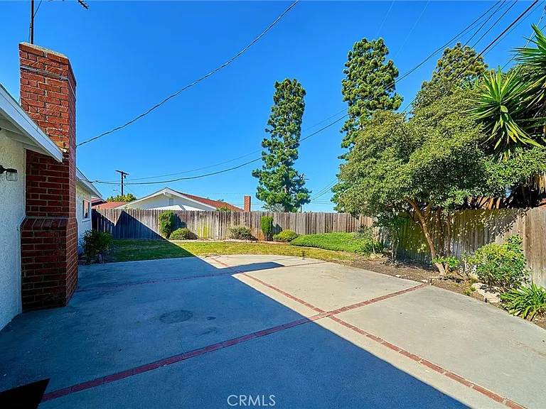 27916 Alvarez Dr — Photo 6
