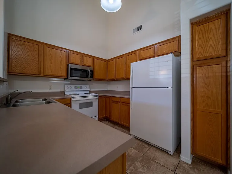 Bella Rosa Apartments — Photo 6
