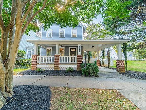 2nd image of 2823 Whiting Ave
