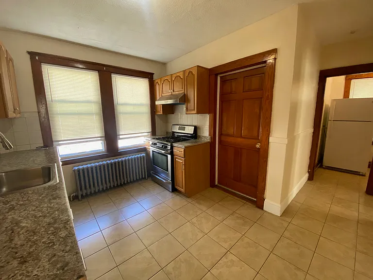 28 Aldrich St #1 — Photo 4