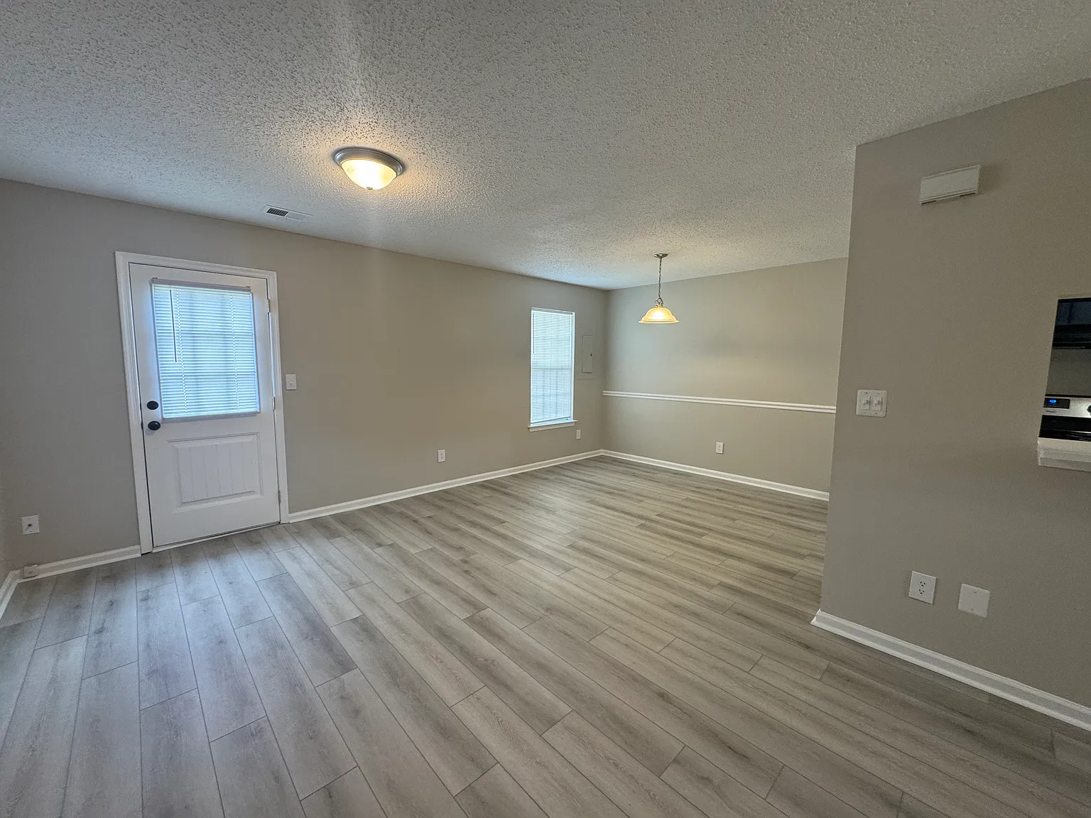 3 bed, 2.5 bath, 1438 sqft, $2,150 — Photo 3