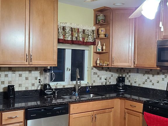 4th image of 2421 N 78th Ct