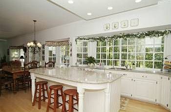 5th image of 3241 Chrisland Dr