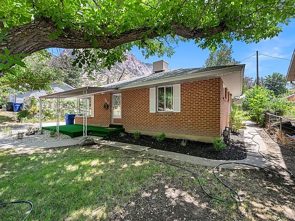 3rd image of 216 Donna Ave