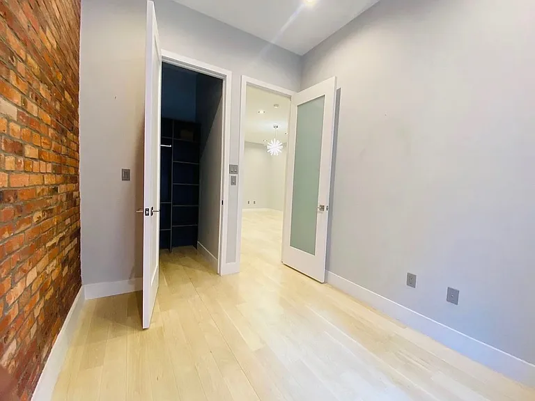 133 E 35th St #3 — Photo 12