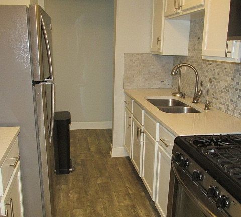 3rd image of 2013 Country Club Dr APT 11