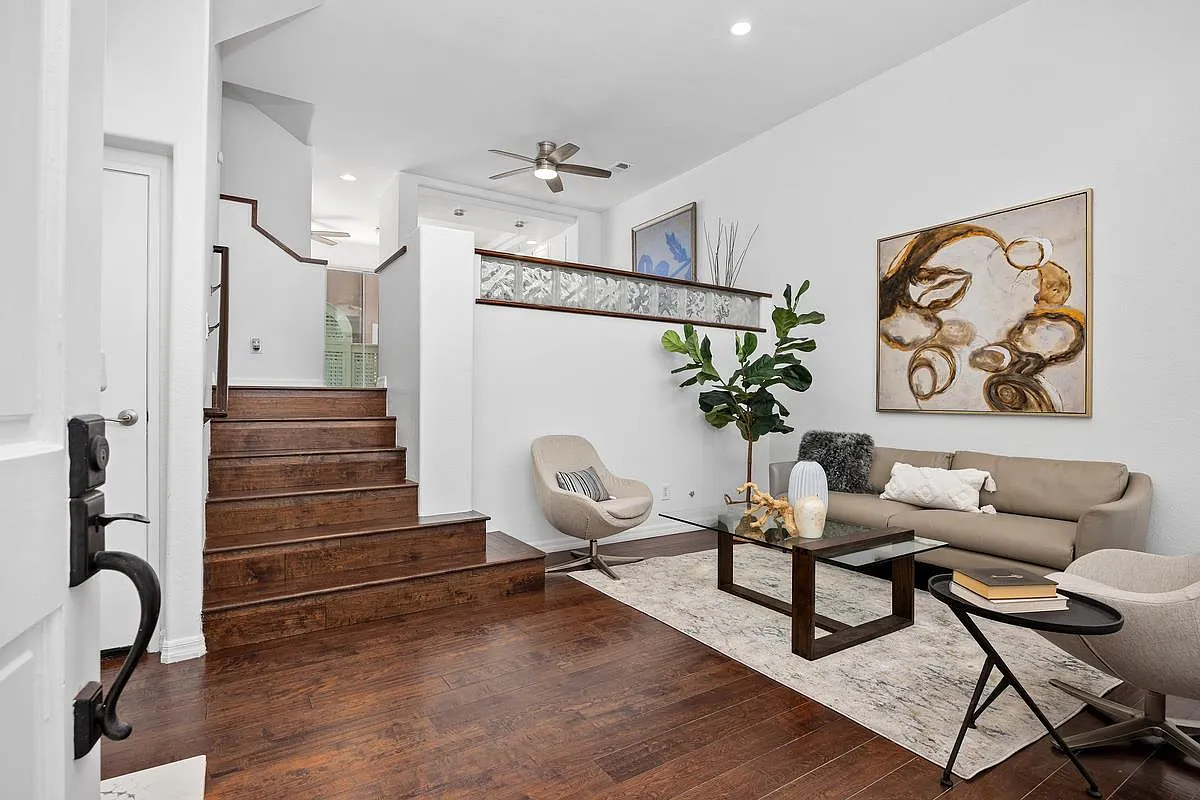 2 bed, 2.5 bath, 1180 sqft, $3,800 — Photo 2