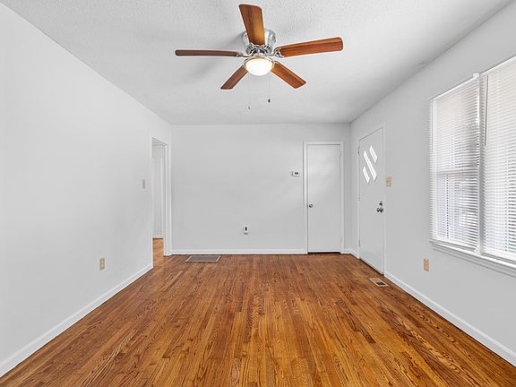 3rd image of 157 Lincoln Dr