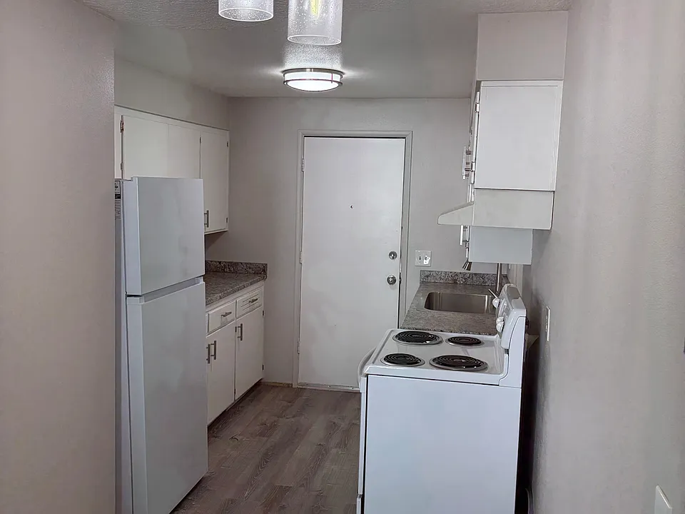 147 E Jefferson Ave #2