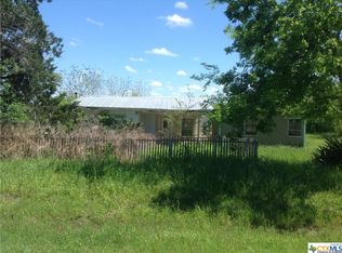 501 N Lowery Ave, Nixon, TX 78140