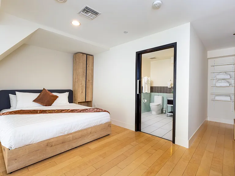 TENTEN Wilshire — Photo 6