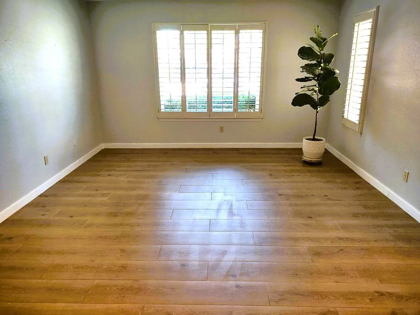 Spacious Golf Course Adjacent Single Level Horizon Home With Refrigerated Air Located In Quiet Ne... — Photo 3