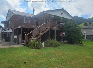 139 Jackson St, East Bank, WV 25067