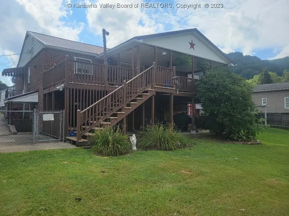 139 Jackson St, East Bank, WV 25067