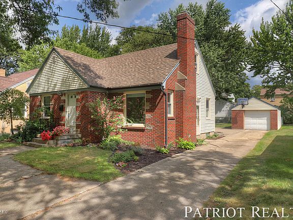 2nd image of 1532 Gladstone Dr SE