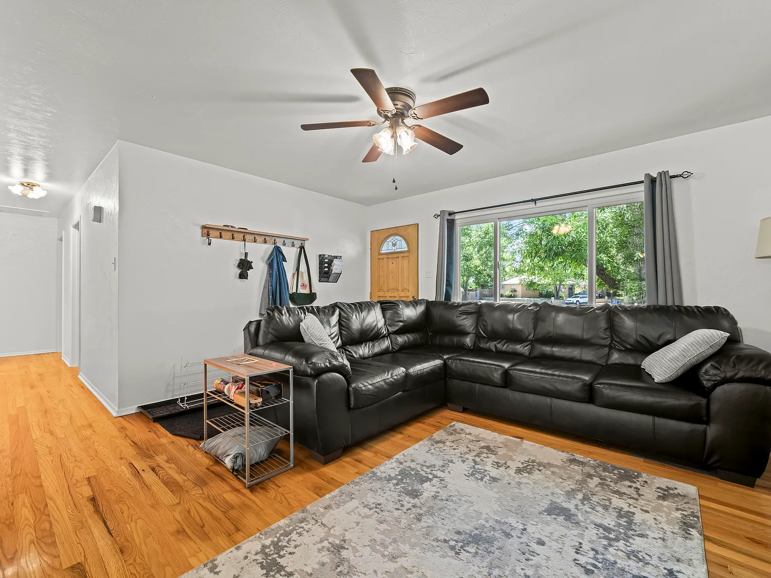 6 bed, 2280 sqft, $850 — Photo 2