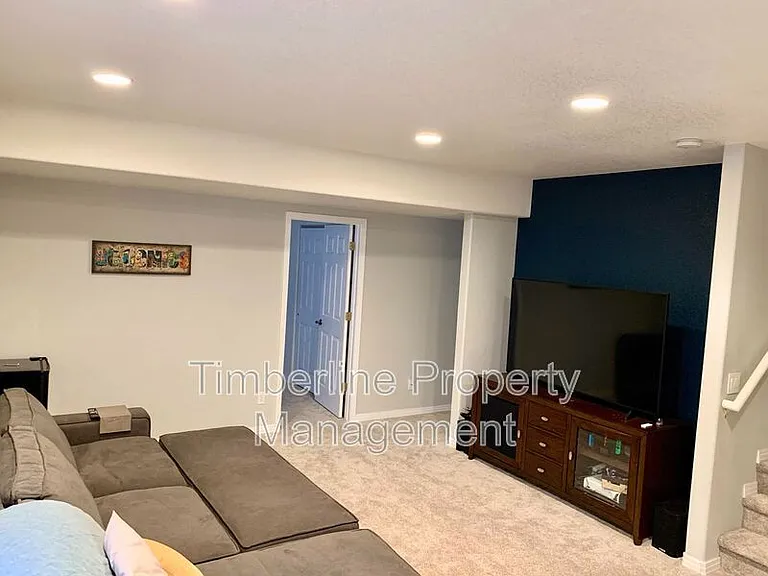 2335 Amberwood Ln — Photo 8