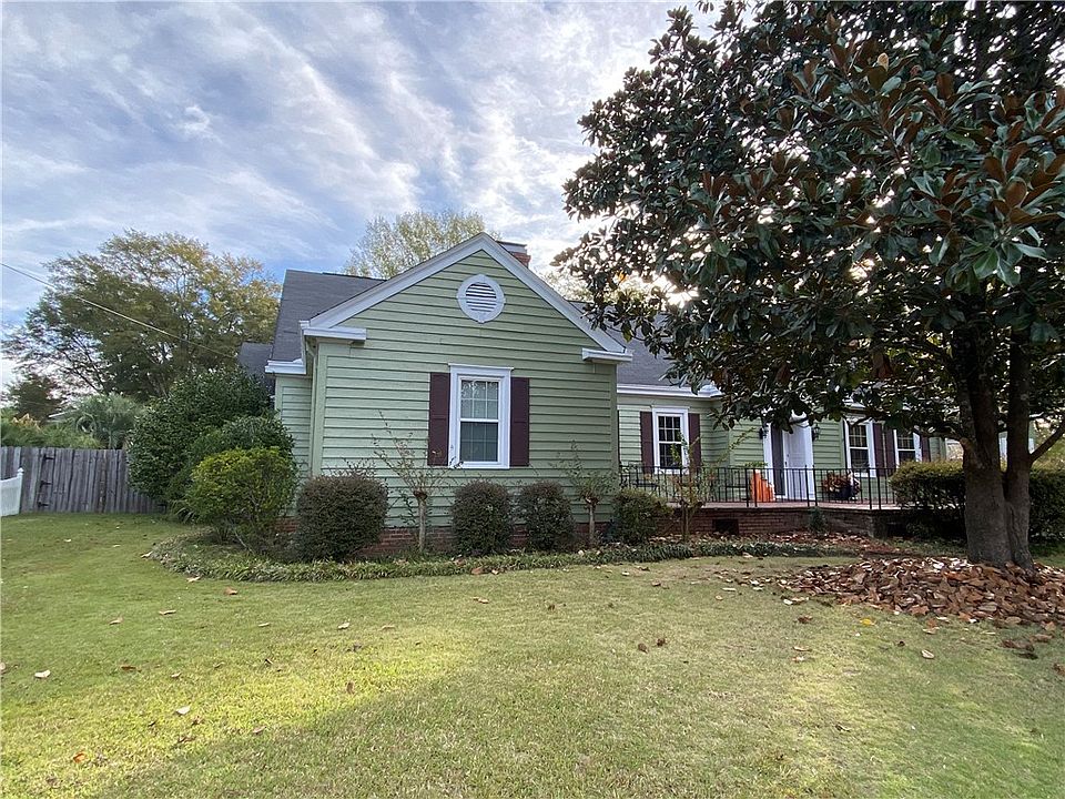 305 Goolsby St, Hurtsboro, AL 36860 MLS 93027 Zillow