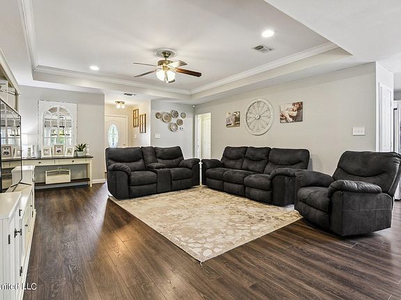3rd image of 6903 Pinehurst Dr