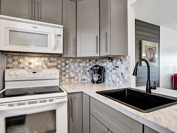 4th image of 3531 NW 50th Ave APT 613