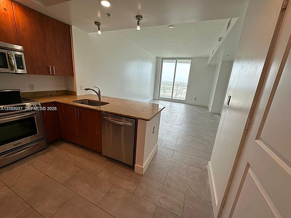 2nd image of 315 NE 3rd Ave APT 2009