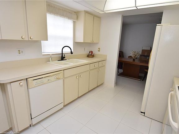 3rd image of 22 Hickory Hills Cir