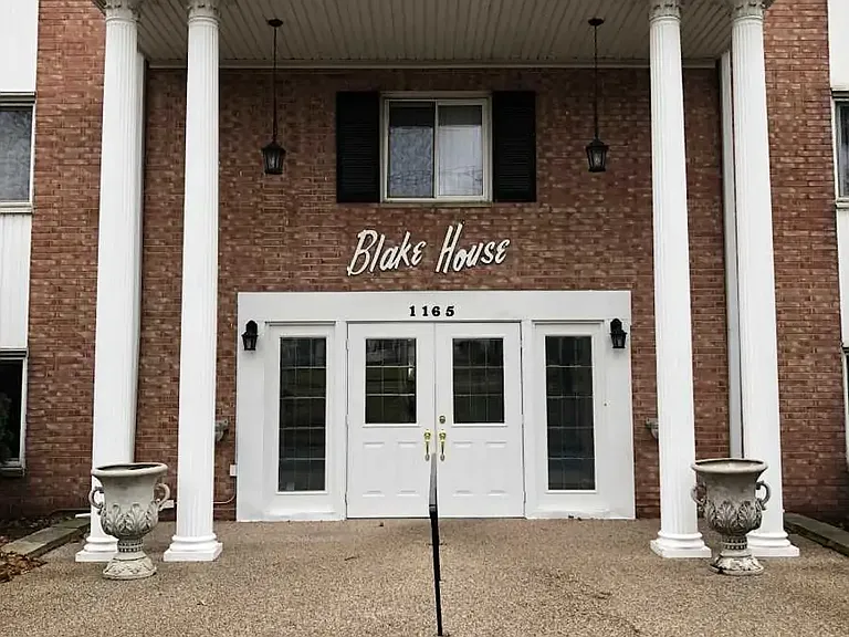 Blake House Apartments — Photo 2