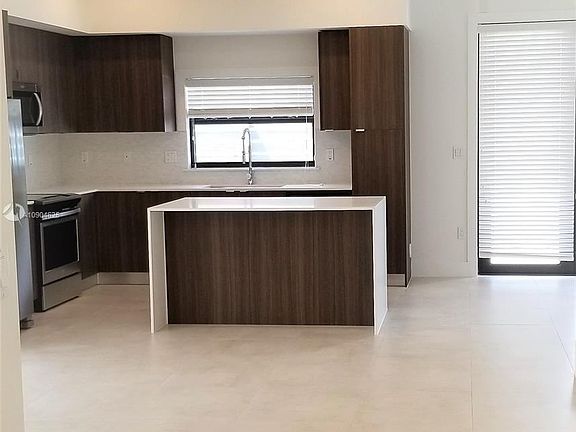 3rd image of 10530 SW 118th Ave #10530