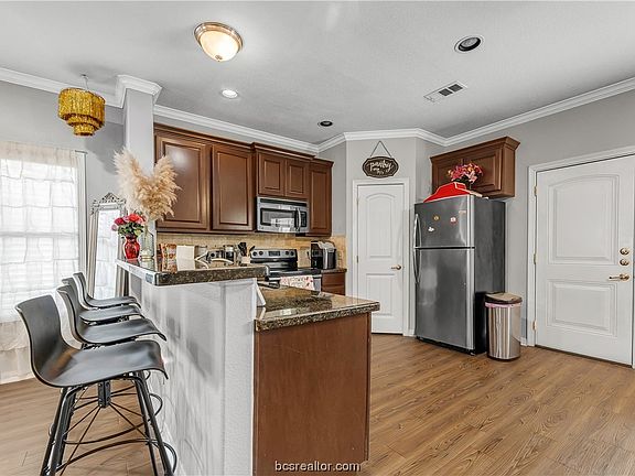 3rd image of 808 Welsh Ave