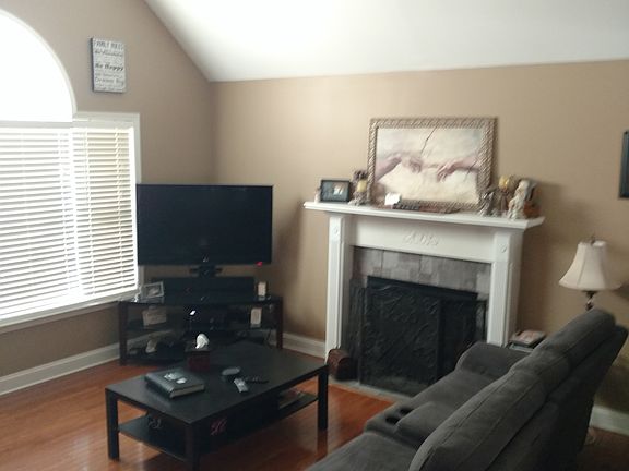 LR -Gas Fireplace