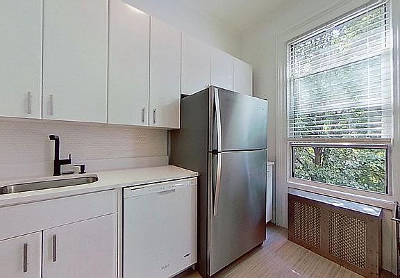 4th image of 216 Guernsey St APT 2