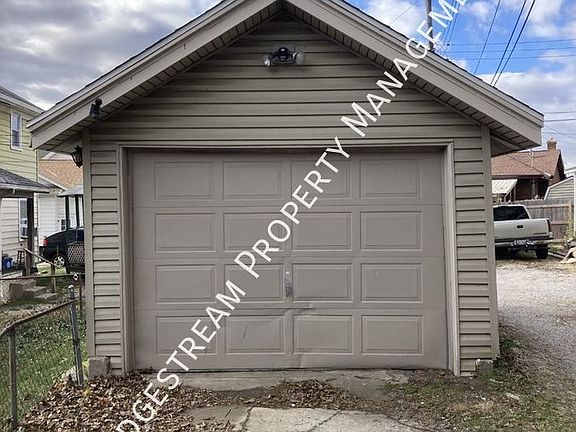 2nd image of 611 W Circle Dr