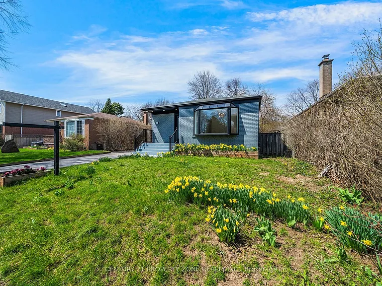203 Toynbee Trl — Photo 2