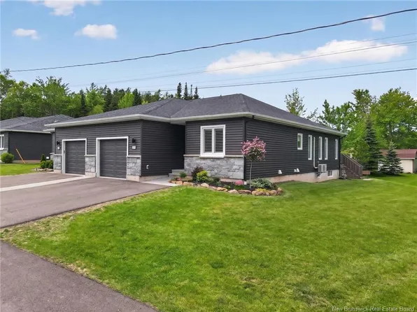 292 Damien St #104, Dieppe, NB E1A 0H3
