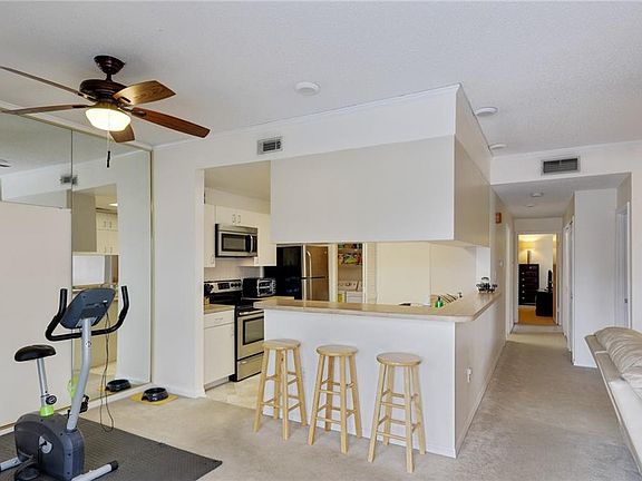 5th image of 8350 Savannah Trace Cir APT 202