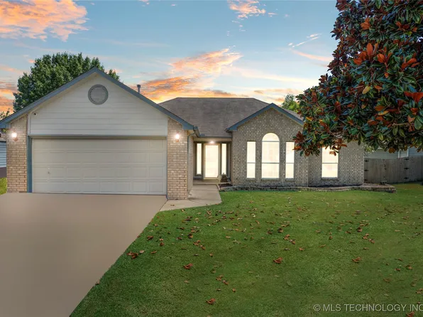 610 W Dogwood St, Coweta, OK 74429