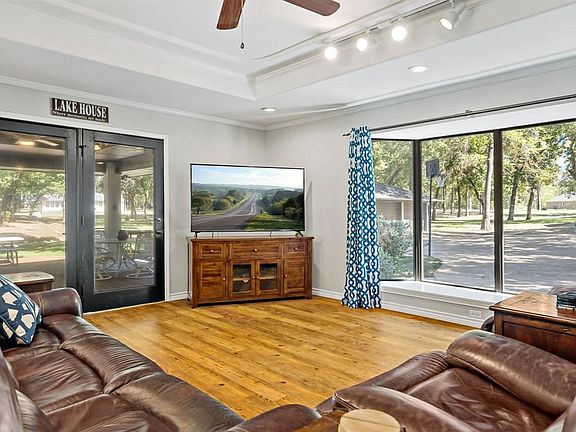 4th image of 208 Channelview Dr