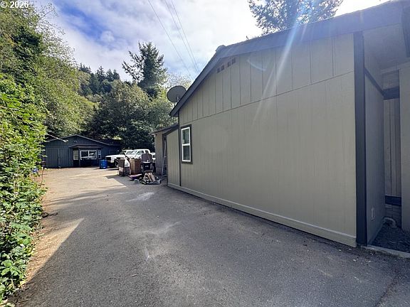 3rd image of 98228 Tuttle Ln