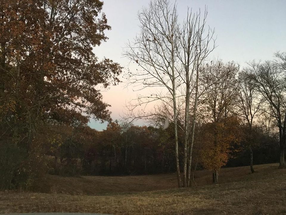 2nd image of 2748 Meadow Rd W