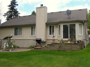 15374 Shadyside St, Livonia, MI 48154